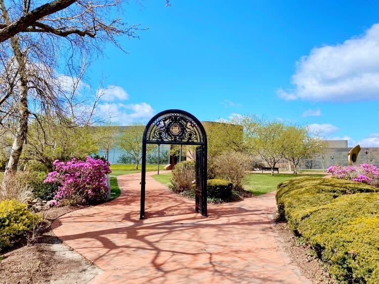 CoachCiocci's tweet image. What makes our school special is the people in it, the students, the faculty and all the people that work here. Check out more about our school here in Rhode Island. 

bryant.edu

youvisit.com/tour/bryant?pl…

#BeBryant #DAWGVI21ON 

@BryantUniv @BryantUFootball