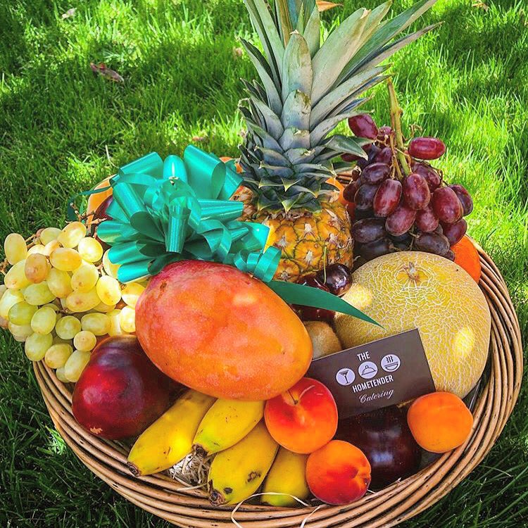 TheHomeTender's tweet photo. ¿Que te parece si le llevamos a tu madre esta cesta el Domingo?
#diadelamadre #regalosoriginales #sorpresas #catering #Madrid #thehometender #eventos https://t.co/ti1SzXWBkv