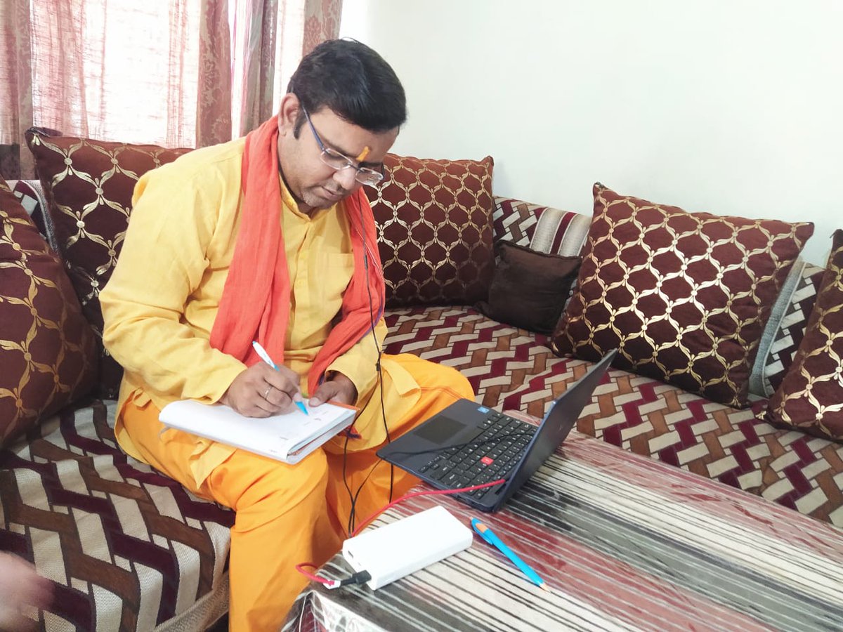csjbjym25's tweet photo. कहा तक ये मन को अँधेरे छलेंगे ...
कभी सुख कभी दुख, यही ज़िंदगी हैं
ये पतझड़ का मौसम घड़ी दो घड़ी हैं   
नये फूल कल फिर डगर में खिलेंगे.....
#BePosative #WednesdayMotivation https://t.co/4KL9r4n87f