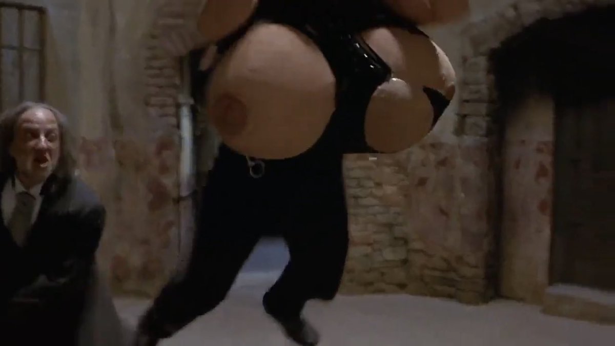 Kathleen Robertson as Theo - Scary Movie 2 (2001)