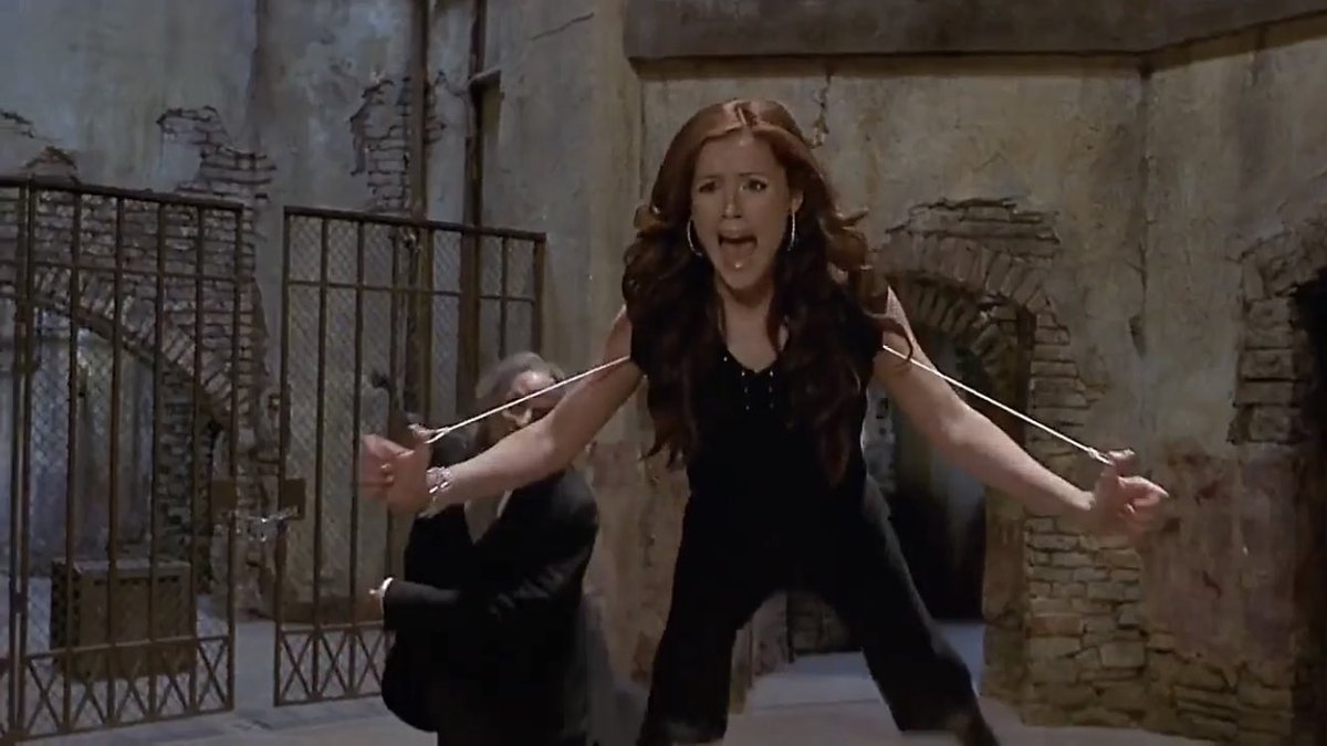Kathleen Robertson as Theo - Scary Movie 2 (2001)