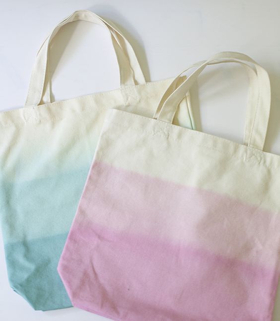 AmorEnTuRadio's tweet photo. Decora y personaliza tus propias bolsas ecológicas, te servirán para muuuchas cosas. Utiliza pintura acrílica o especial para tela. ¿Qué tal estas ideas? #TipConAmor ❤ https://t.co/duXyptIE9X