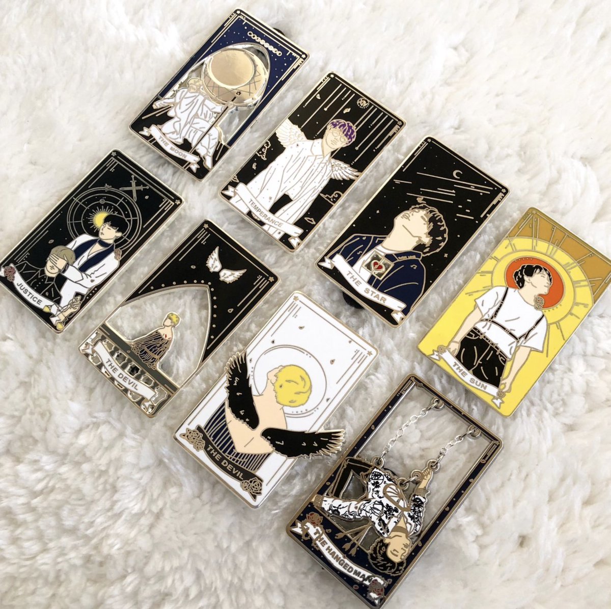 Skomix's tweet photo. BTS ENAMEL PINS GIVEAWAY!

One winner will recieve the whole TAROT collection (8 enamel pins) + freebies. 

Open worldwide!

To enter, you must:

-RT this tweet
-Follow me! 

Ends in one week! https://t.co/OCwdo0Q5s8