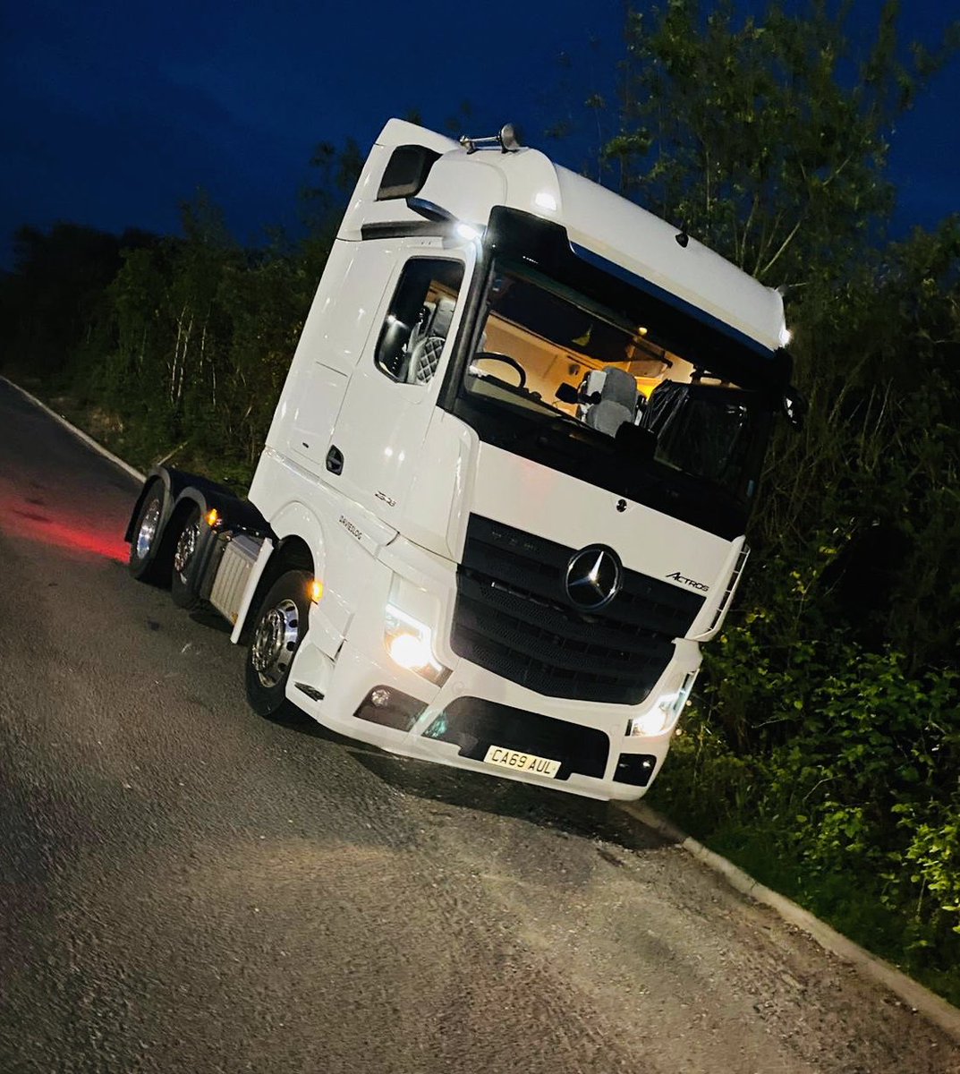Sometimes you just need 5 minutes rest 🌌🚛#mercedestrucks
