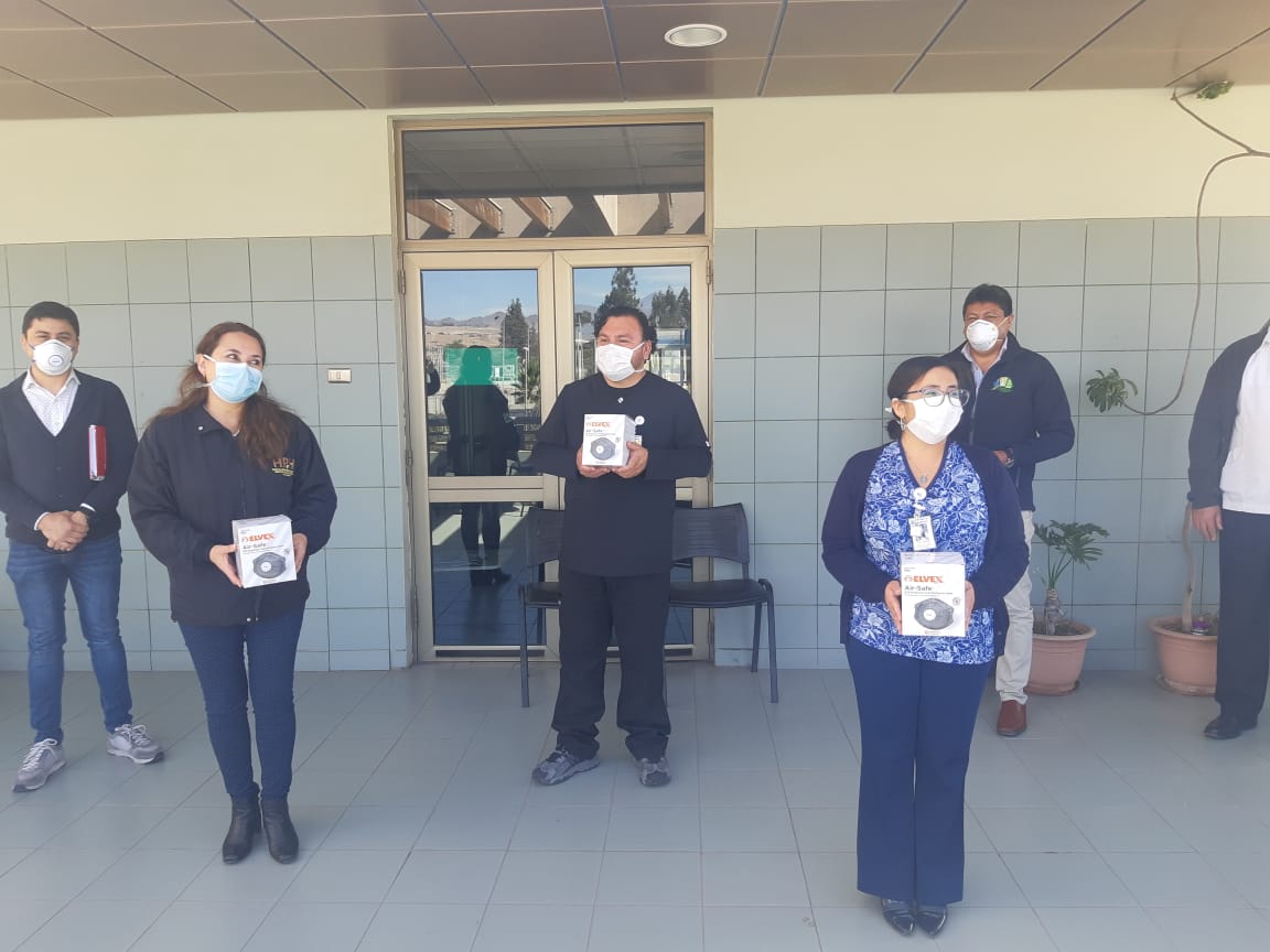 HphVallenar's tweet photo. El trabajo en equipo es valorado por la comunidad y más aún cuando se realiza entre instituciones que tienen un solo fin: derrotar el coranavirus Hoy municipio de Vallenar hizo entrega de 2 mil mascarillas N95 para funcionarios hospitalarios, que complementan las ya existentes https://t.co/4Bgq0NpmCb