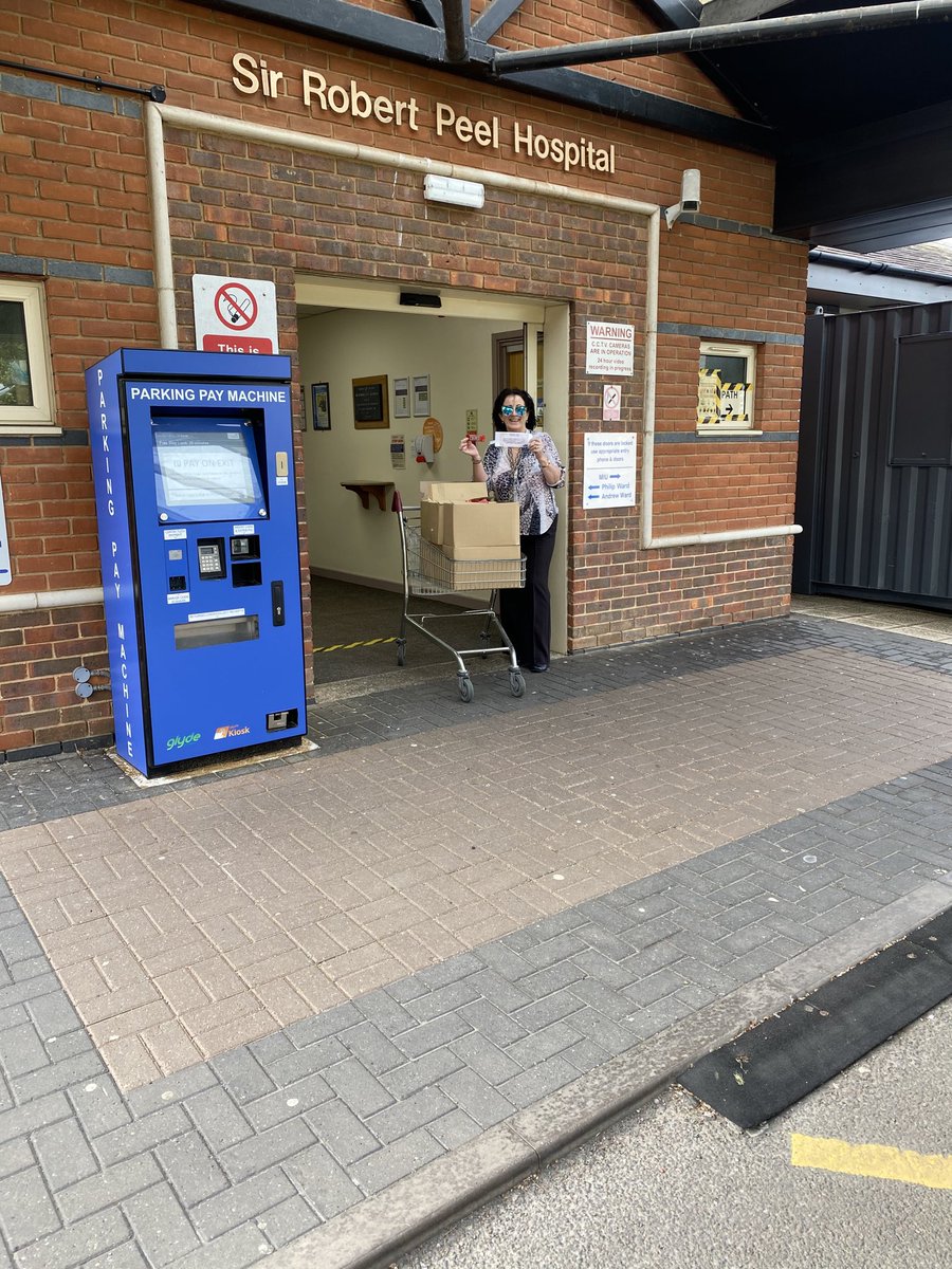 Thank you Tracey from Fox’s Biscuits for Delivering biscuits for both SRP &amp; SJH Staff ⁦<a href="/UHDBTrust/">University Hospitals of Derby and Burton NHS FT</a>⁩ - smiling faces tomorrow 😀
