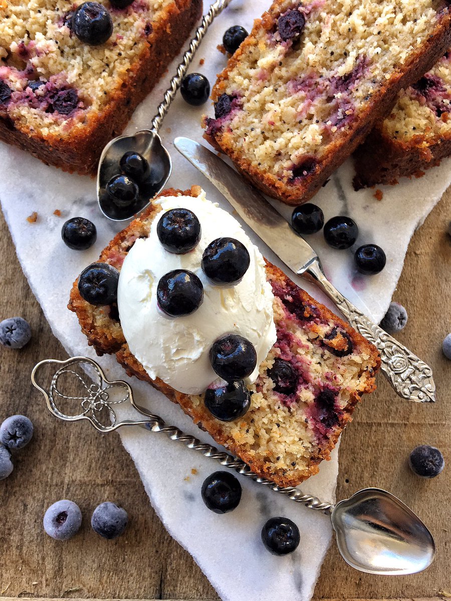 _____eatme_____'s tweet image. Πρωινό δίχως τύψεις και γεμάτο απόλαυση! Τέλειο #lemonbread με παπαρουνόσπορο,γιαούρτι,βρώμη και αρώνιες! #EatMe #EatMeBreakfast #Cooking #Foodie #Food #delicious