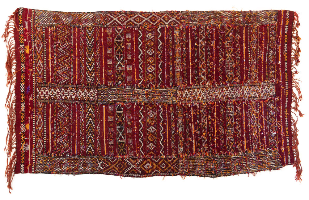 LawrenceMorocco's tweet photo. The weaver of this Zenmour saddle rug used unusual initiative &amp; skill. This gorgeous piece, and many others in the T.R. Lawrence and Linda O'Leary private collection, are available to purchase on their website.
https://t.co/9BK1Pxxn5i
#Morrocan #beauty https://t.co/8FQ0kkmnEq