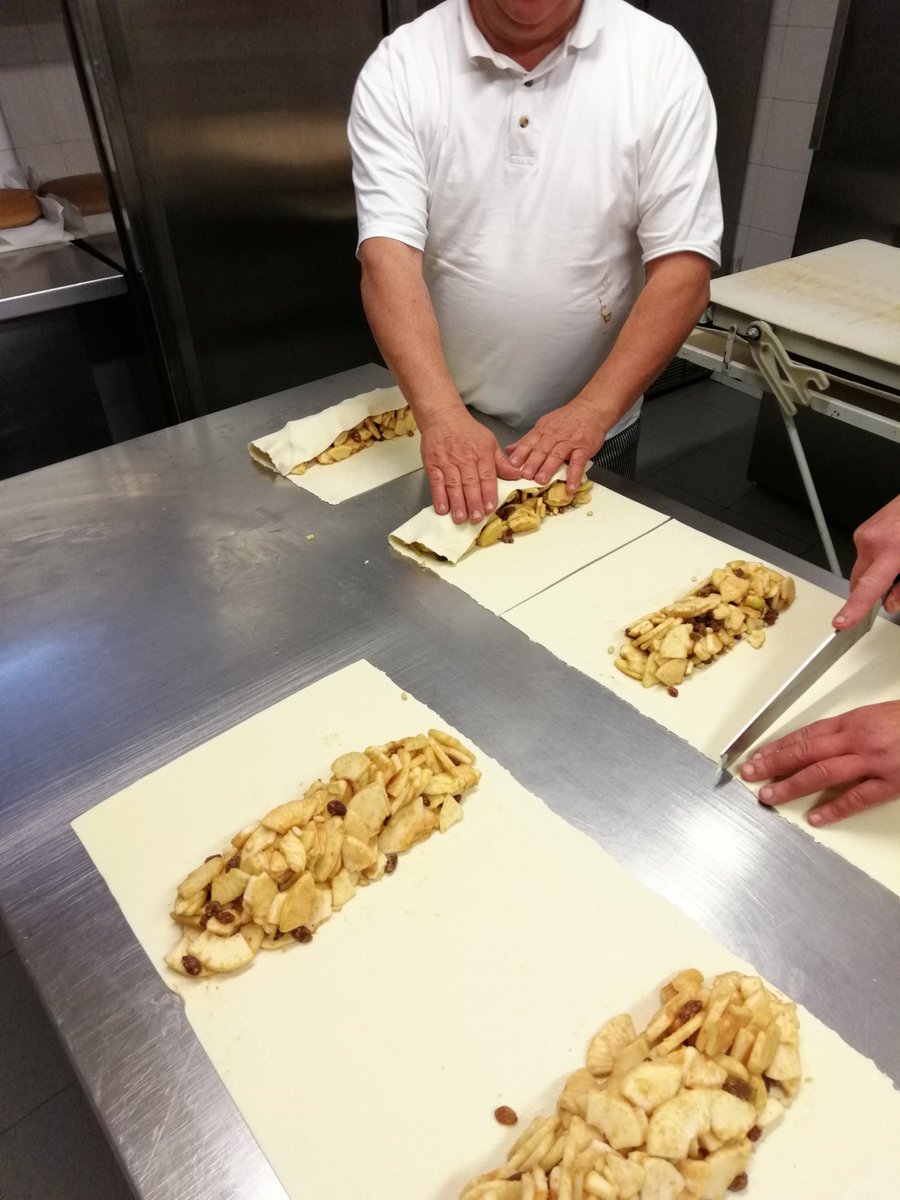 #Strudel di mele antiche alla # Pasticceria Dolcemente Marzari,complesso #Le Albere, #Museo Muse Trento.
Da venerdì #festa del lavoro, apertura con #prenotazione e #asporto. Telefonate 0461 848646