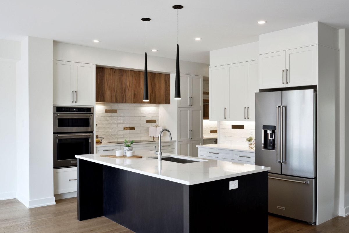 Need some inspiration? Check out our latest reveal blog of a custom home designed by Deslaurier's Joey Cooke and Mike Splinter from Cartesian Homes.

deslaurier.ca/braeside-revea…