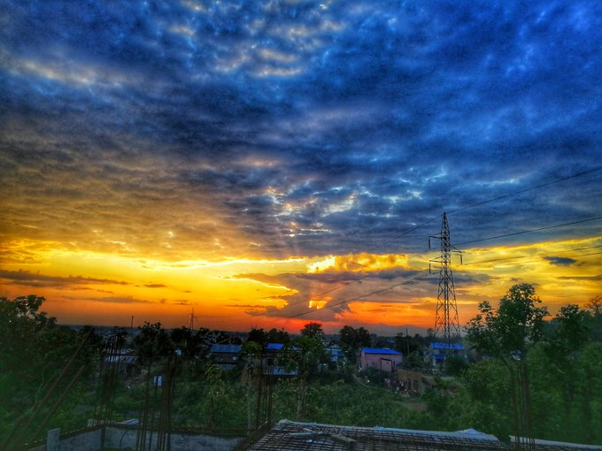 nepsight's tweet photo. The clouds are also #wanderers like us,
They enjoy the #sunshine & #sunset.
Play with the #Rainbow,
Suffer with the airflow!
Weep like a human after a collision!
#Nature #Nepal #Chitwan #Pleasure #Outdoor #trekparasite #nepsight
πΈ @sa_puru https://t.co/JHXTEaE9Ec