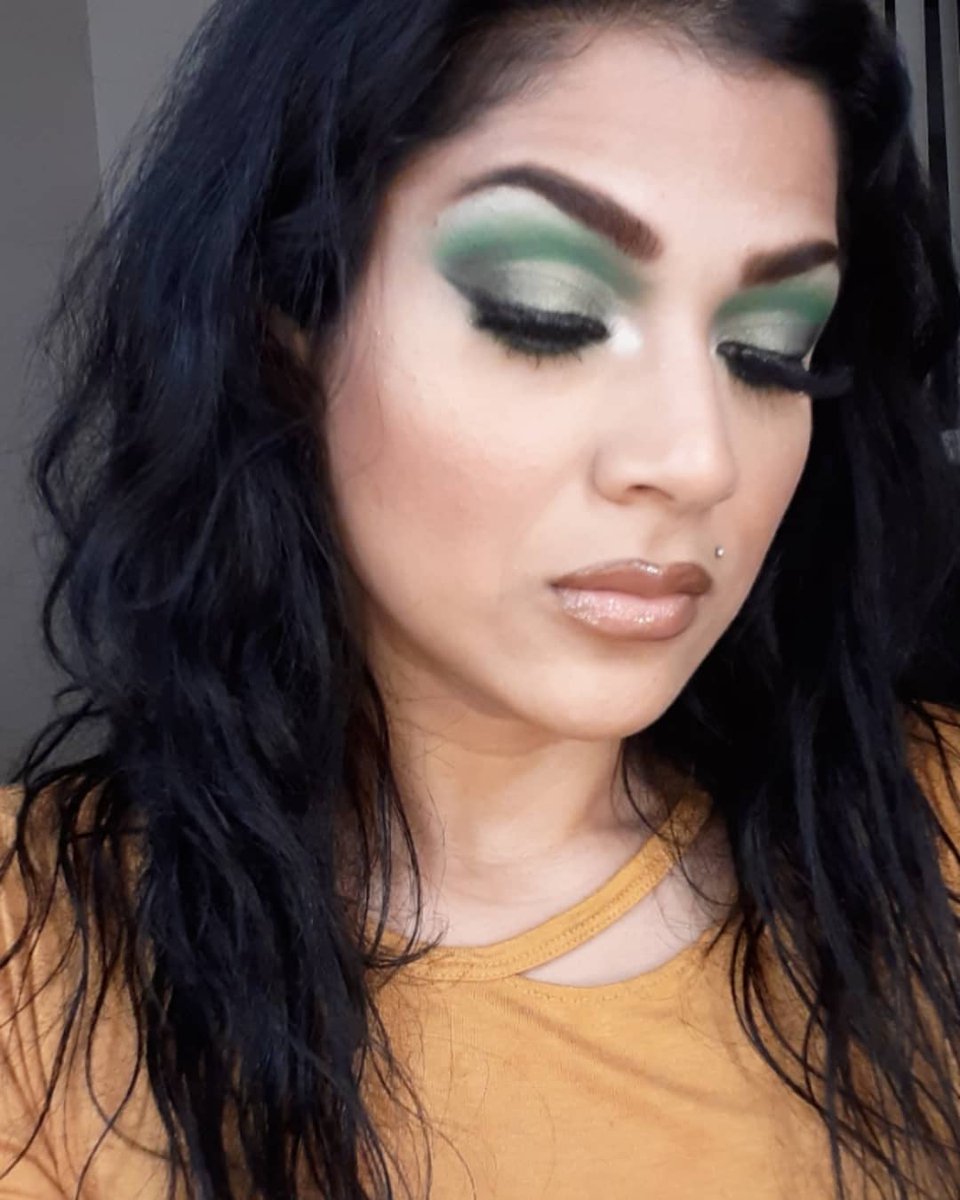 BMarthaaa's tweet photo. A lil emerald moment!!! https://t.co/2ruYIipaEL