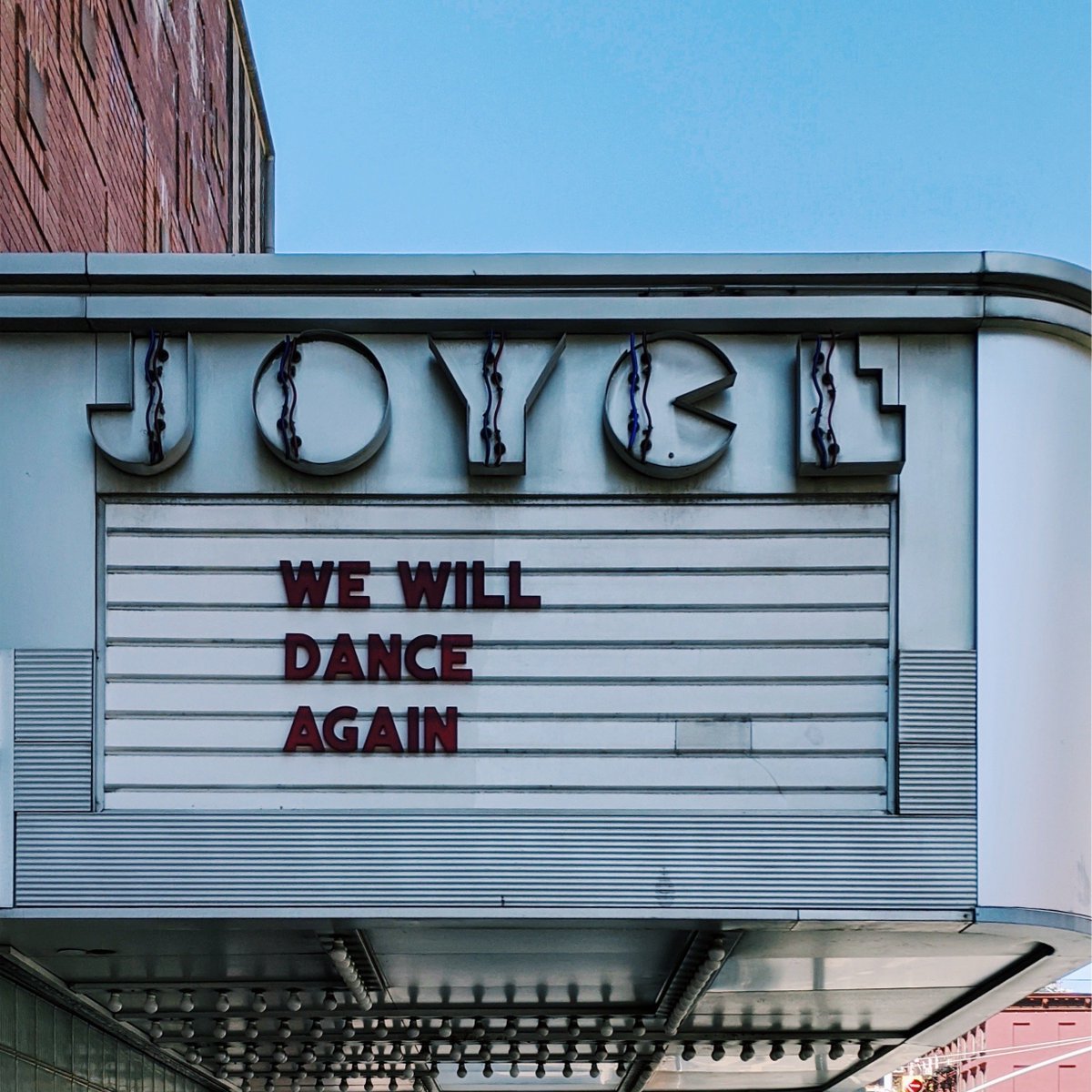 TheJoyceTheater's tweet photo. Happy #InternationalDanceDay! This year, we celebrate with new traditions. With kitchen stools as ballet barres and living room couches as home theaters, our dance family hasn't let this intermission stop us from creating! #KeepMovingForward https://t.co/Xl6AMTSdBh