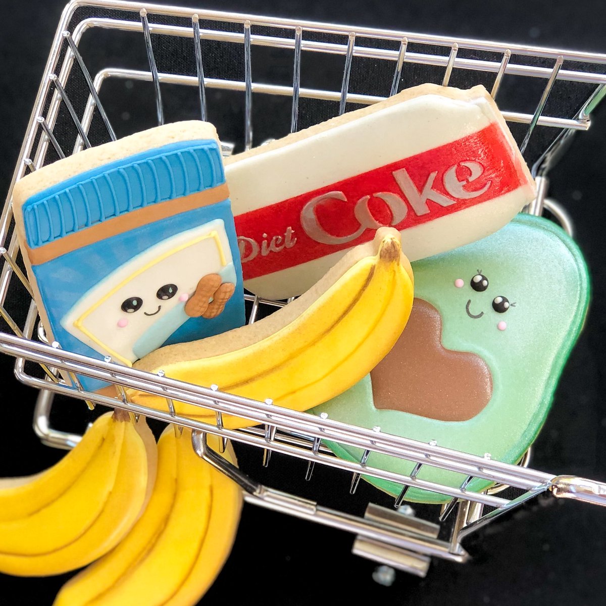 customcookiesLA's tweet photo. What’s in your grocery cart these days? Have you been able to find what you need? Thankfully I’ve been able to get flour for my orders. #cookiesareeverything #thankyougrocerystoreworkers #QuarantineLife https://t.co/xafsegzPyI