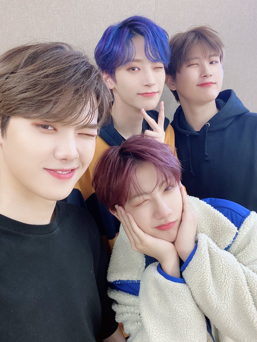 CRAVITY_twt's tweet photo. 기다리고있었낭...?ㅎㅎ 크래비티 보고 꿀잠 자러가세여!
#꿀잠 #민희 https://t.co/XhkMcCx6Lq