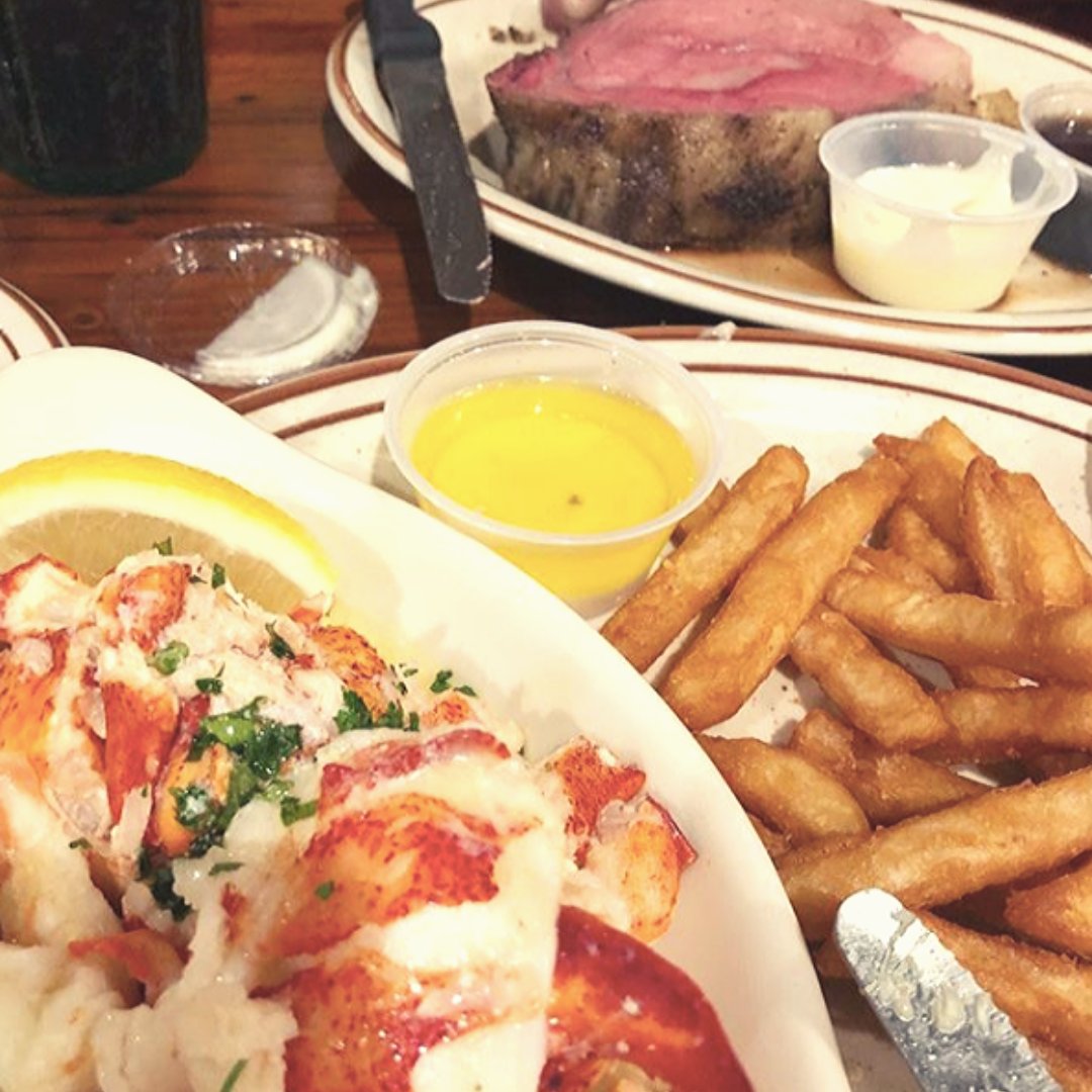 Yes please...I want all of this! Lobster and prime rib

photo by @newyumcity