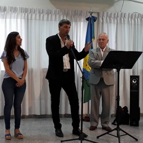 RealpolitikFM's tweet photo. PIDEN APERTURA GRADUAL DE COMERCIOS EN LOS HORNOS
AHORA #RendicióndeCuentas | Luis Rosas, presidente de la Asociación Comercial de Los Hornos (#ACLHO), habla de la problemática económica que azota al sector comerciante de la localidad platense.
https://t.co/a1DOKF4TRO 💻 https://t.co/62OoNs6yQf