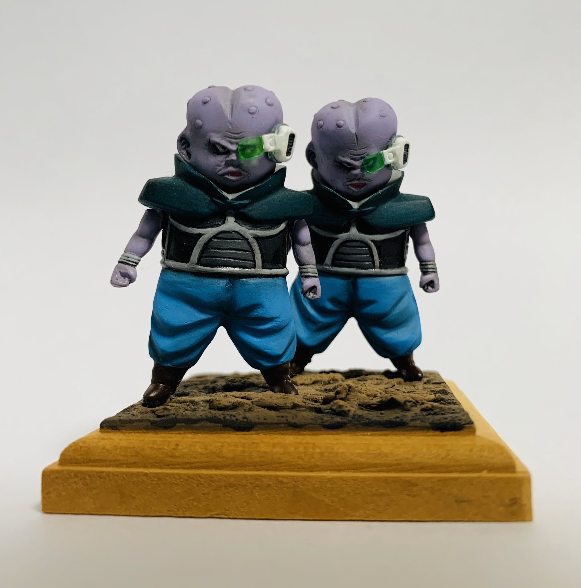 そでしょー ネットで以前まとめて落札しました ドラゴンボールフルスクラッチフィギュア レズン ラカセイ 相場不明 どっちがどっちかはわかりませんね 双子なんで 笑 思ったよりは大きめ Hgクリリンくらいでしょうか ドラ消しくらいしか