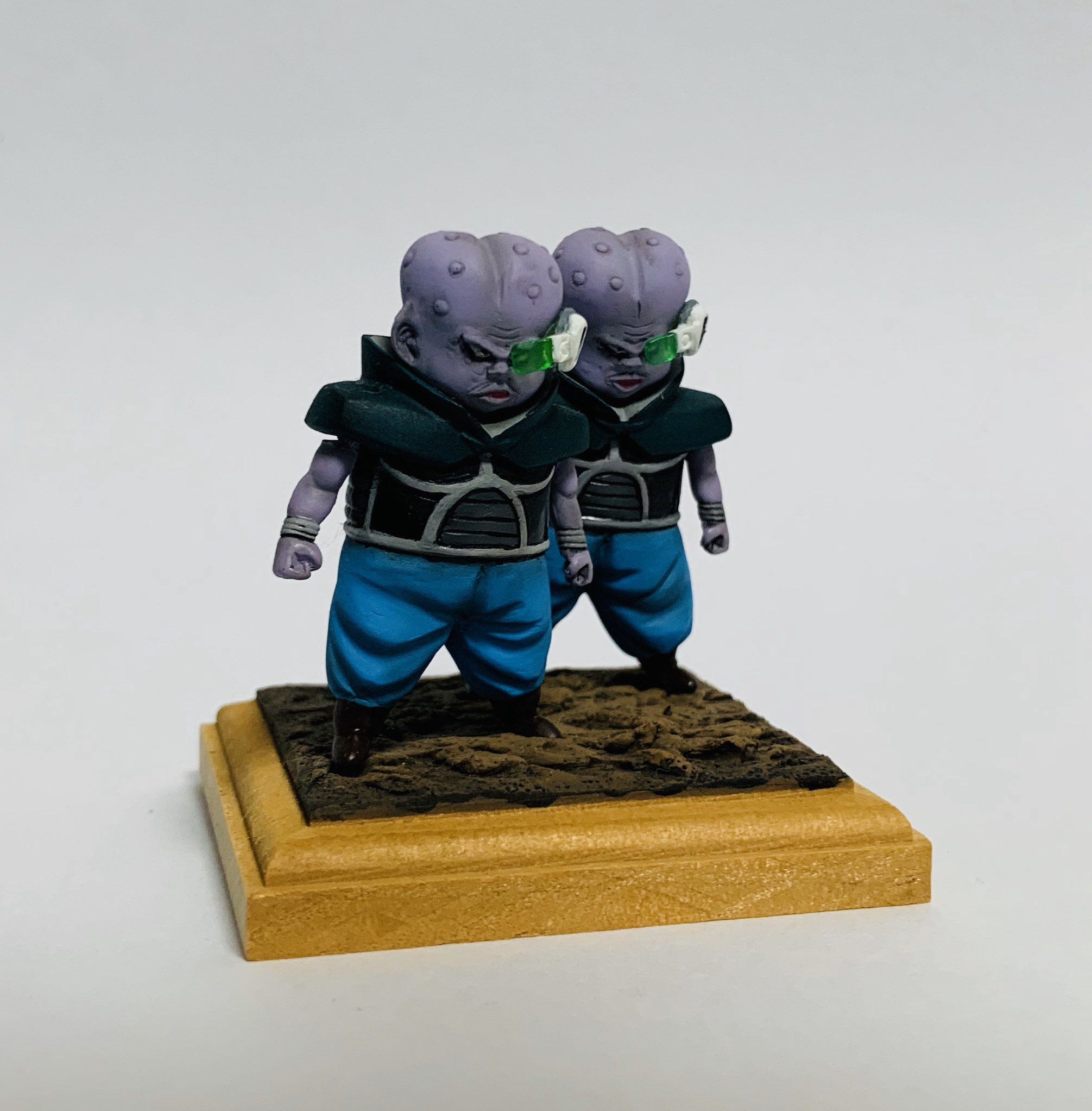 そでしょー ネットで以前まとめて落札しました ドラゴンボールフルスクラッチフィギュア レズン ラカセイ 相場不明 どっちがどっちかはわかりませんね 双子なんで 笑 思ったよりは大きめ Hgクリリンくらいでしょうか ドラ消しくらいしか