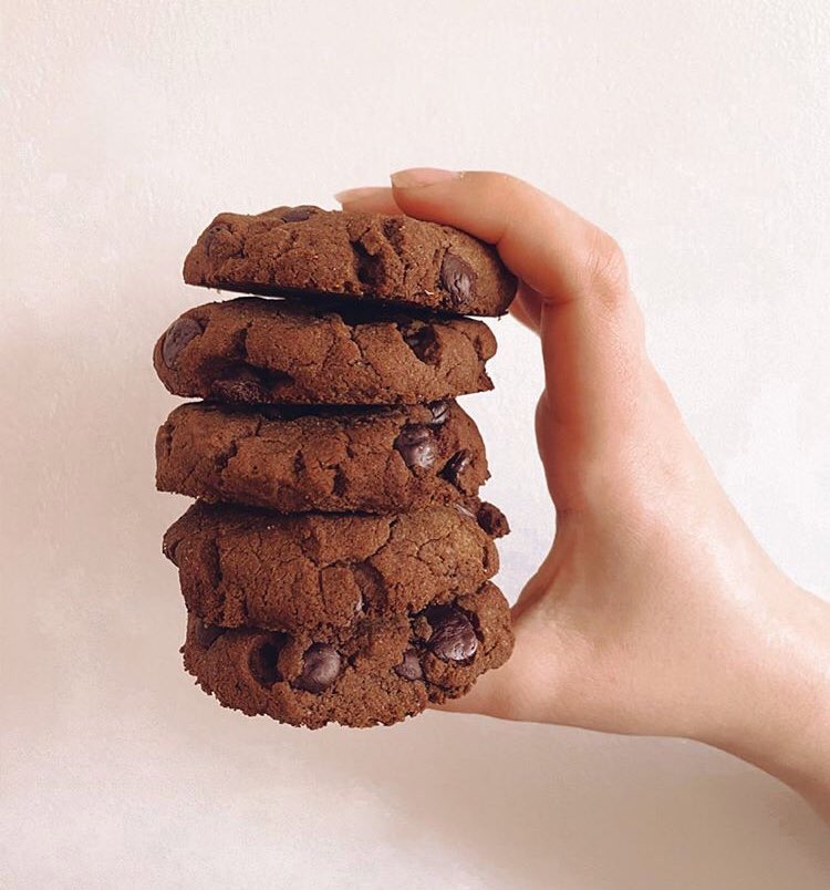 TheGoodCookieUK's tweet photo. Balance is a cookie (or five) in each hand ๐คช
#vegan #vegancookies #veganlondon #london #health #healthy #healthyfood #glutenfree #refinedsugarfree #cookies #chocolate #veganbreakfast #veganbodybuilding #chooseethically #f52grams #thegoodcookie #thegoodcookieuk https://t.co/lGco9FGyOe