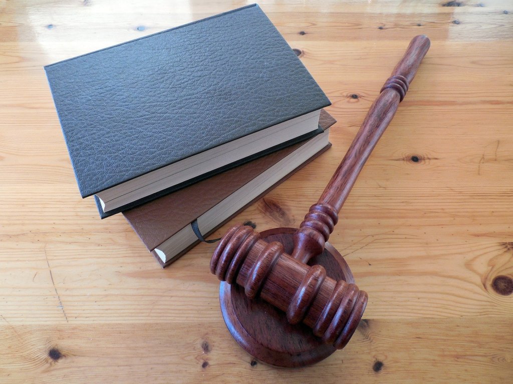 BaybayinNews's tweet photo. 2,103 NEW LAWYERS; UST-LEGASPI GRADUATE TOPS THE 2019 BAR EXAMS https://t.co/F0nm3Lb5kj https://t.co/pmpZtPuds4