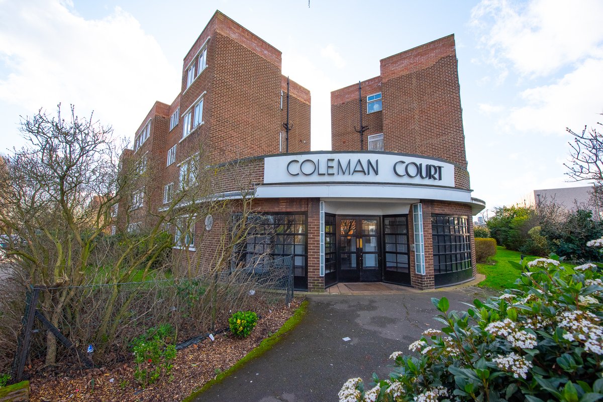 Coleman Court, the beautiful #PeterCaspari designed 1930s flats where I live, are under threat from greedy expansion proposals. Please voice your objection to Wandsworth Council here and spread the word: planning2.wandsworth.gov.uk/planningcase/c…

<a href="/summerstown182/">Geoff Simmons</a> @clairebennie <a href="/PutneyFleur/">Fleur Anderson MP</a>