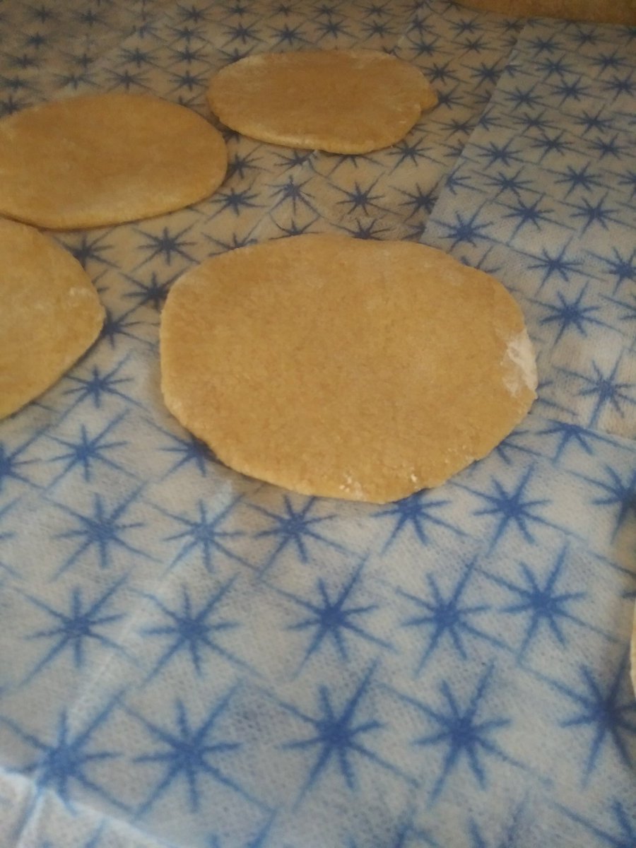 Nunya_Bizznizz's tweet photo. It's #Ramadan2020, I'm stuck inside, and I'm not going out due to #COVID19. So, might as we'll make some #Moroccan #Batbout and kefta... Just waiting for #Iftar now...😍 https://t.co/H88GeBBMQ6