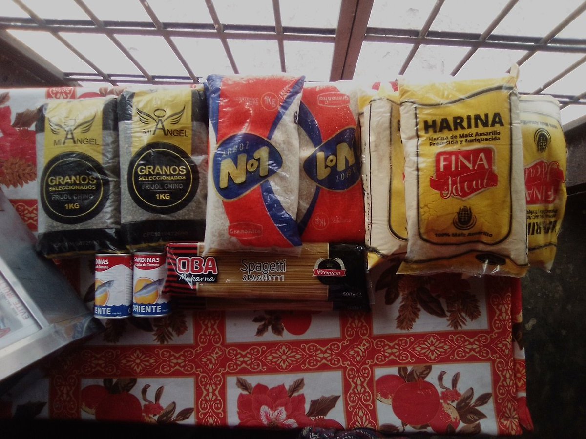 ktiraycfr's tweet photo. @NicolasMaduro Sin leche ni aceite ni azúcar y sin entrega casa a casa esto es en la com. Carmen sur en Valencia carabobo https://t.co/gFnjrNxjGR