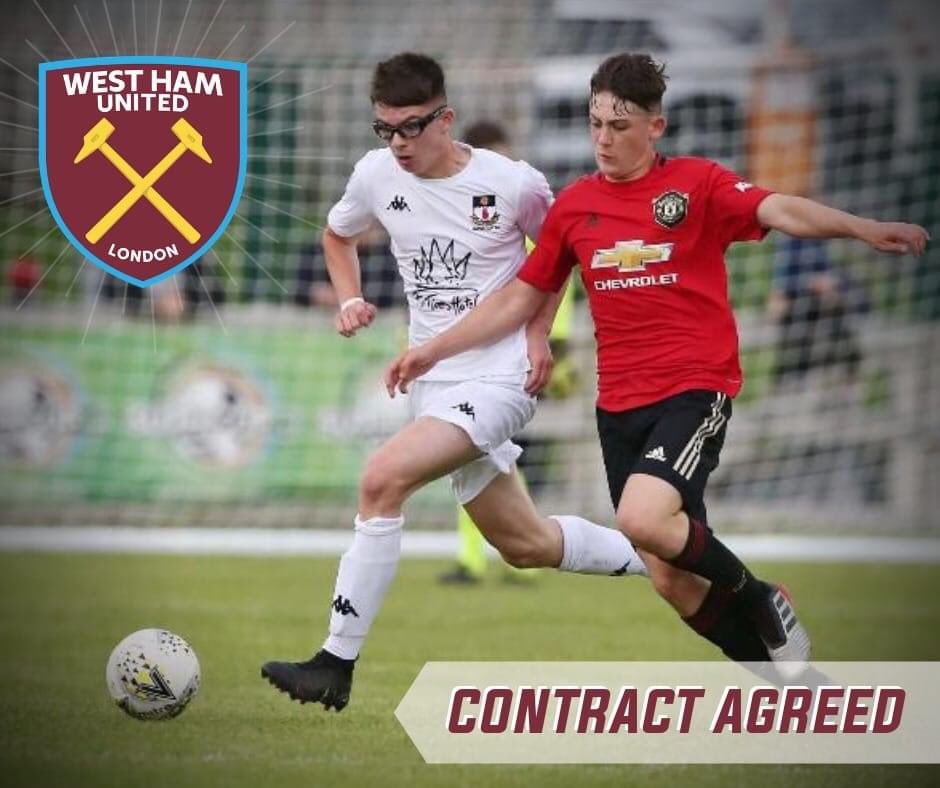 StPatricks15's tweet photo. Congratulations to Michael Forbes who on his 16th birthday today has signed a 2 year contract with West Ham United.
Well done Michael we will all be following your progress here in @StPatricks15 💪⚽️ 🎂 🎁 🔨 https://t.co/zsUVS91F7P