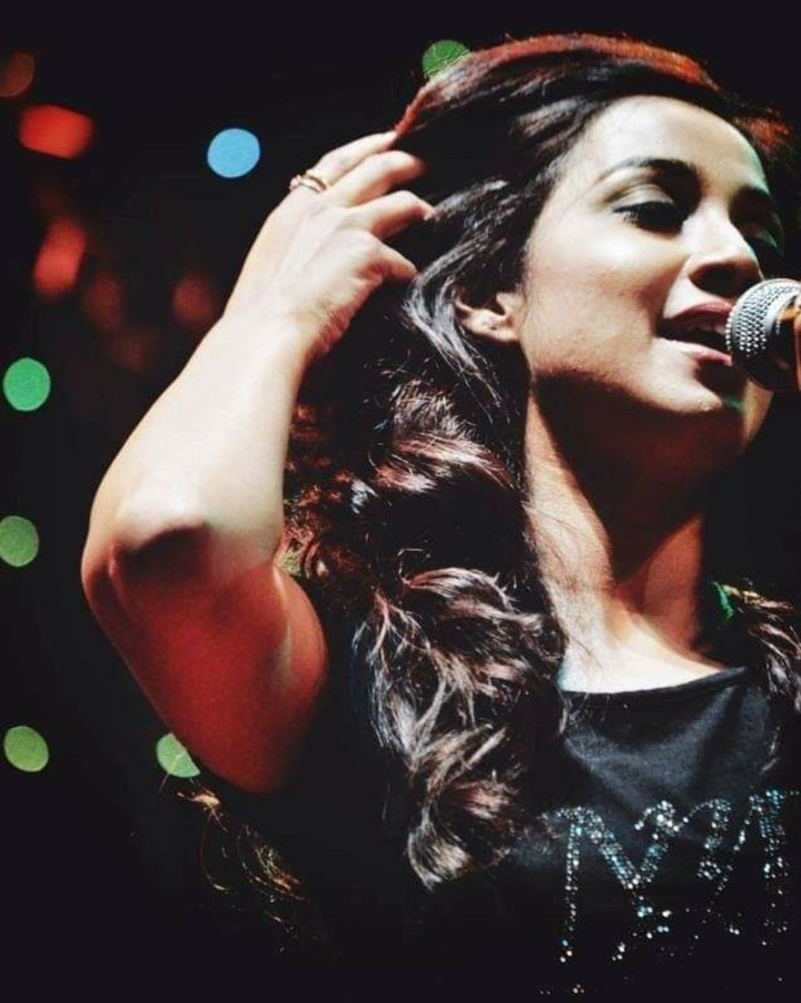 Armaanian_Ranit's tweet photo. Sweetest dreamzzz rockstarrrrr @shreyaghoshal... We are completely survived ourselves in you with ur lovely musical essences of #YehNaina, #Jugraafiya, #KathaiKathai &amp; now #NeelDigante. Actually my playlist always enriched with ur pure existence. BIG LOVE! ❤ 
#ShreyaGhoshal https://t.co/LGPLLq1wO7