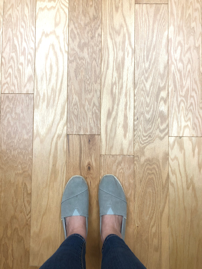 hflooringgroup's tweet photo. This Red Oak Barley from @Harris_Wood  ⁠is inviting, cozy and perfect for almost any interior! 

Continue to tag us in your #selfeet showcasing any floor from @Harris_Wood @NaturallyAged or @KrausFlooring  ✨ https://t.co/Jz0JhmCj8y