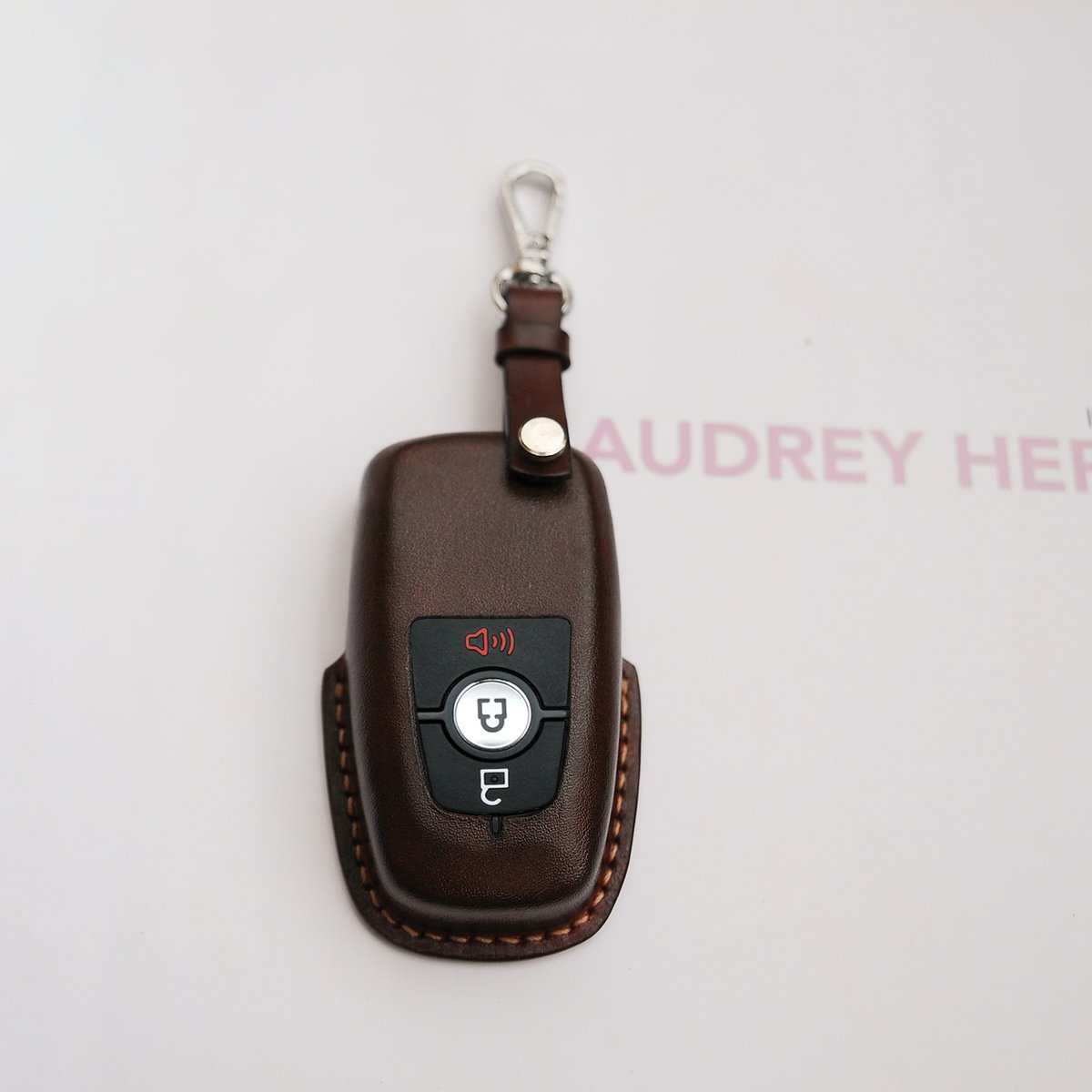 crafts_mino's tweet photo. Ford Ecosport Key Case - Mino Crafts #minocrafts #leatherkeycase #handmadekeycase #ecosportkeycase #carkeycase #leatherkeyfobcover #carkeyfobcover #minocraftskeycase https://t.co/WLLCWyJXwL
