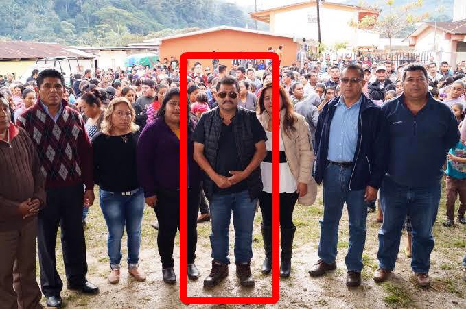 tinta_fresca's tweet photo. CONTAGIADO... e irresponsable. Porfirio Ramos Torres, alcalde de Tumbalá, dio positivo a #Coronavirus, pero “huyó” de la Cl��nica Anti-Covid19 de Polyforum de @SSaludChiapas en @TuxtlaCapital, alerta Jorge Arrazola Martínez, el neumólogo que lo atendió #Chiapas https://t.co/jJFaOzk65a