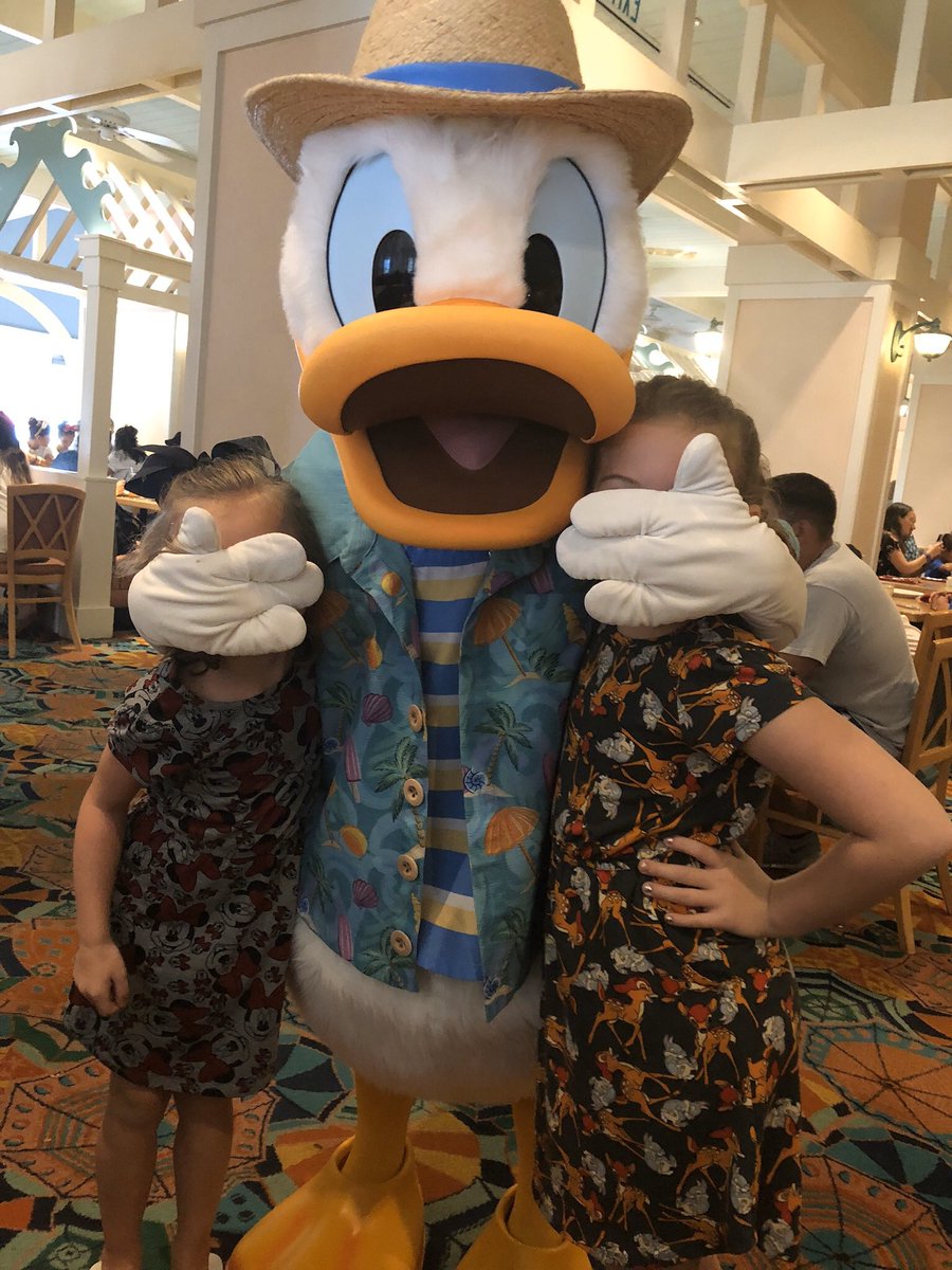 april_lynn27's tweet photo. @AllEarsNet Team Frontierland! https://t.co/g8eFlaelHG