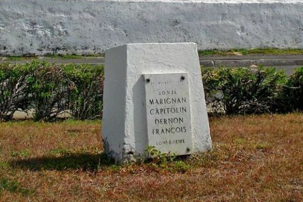 Cette répression sanglante des mouvements sociaux ultramarins n'est pas une 1ère.En Février 1952, 4 personnes sont tuées au Moule. En Décembre 1959, des émeutes se sont soldés par 3 morts en Martinique.