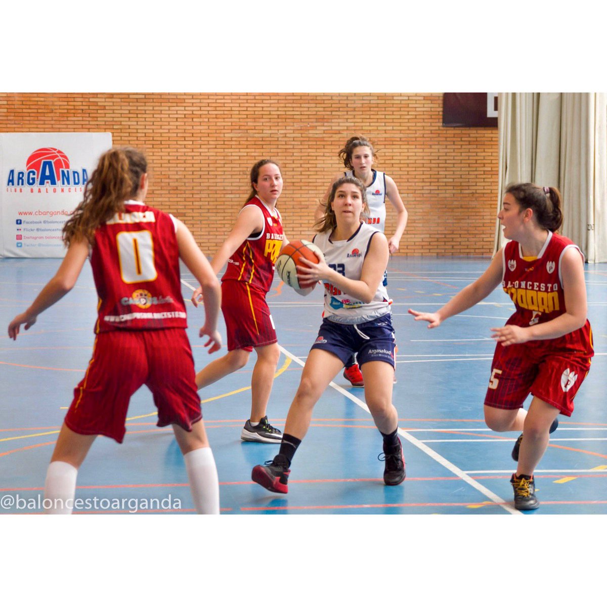 baloncesarganda's tweet photo. Cadete Femenino vs @CBPizarro 💪🏻
#baloncesto #basketball #baloncestofemenino #cbarganda #cadetefem 🏀🏀 https://t.co/qSRoZZKQOP