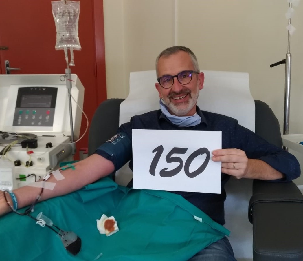 domyloliva's tweet photo. La felicità di aver contribuito a salvare vite umane non ha prezzo!
La soddisfazione personale (e aggiungo la fortuna) di aver raggiunto il traguardo delle 150 donazioni è immensa 😊❣️
Ma non mi fermo mica qui. 
Io continuo!
#donasanguedonavita 
#iodonotuvivi https://t.co/WbKUJsXrkq