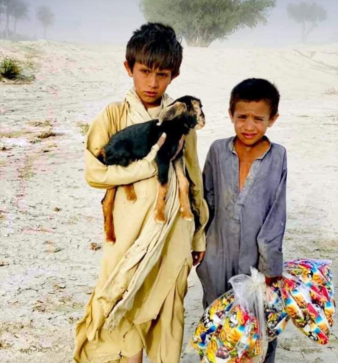 SazainBaloch4's tweet photo. اپنی لوگوں کی حالت دیکھ کر لگتا ہے
کہ یہ لوگ ہمیں کبھی معاف نہیں کریں گیں...!!
توبہ..!!!!
#Balochistan https://t.co/ftuEswAHho