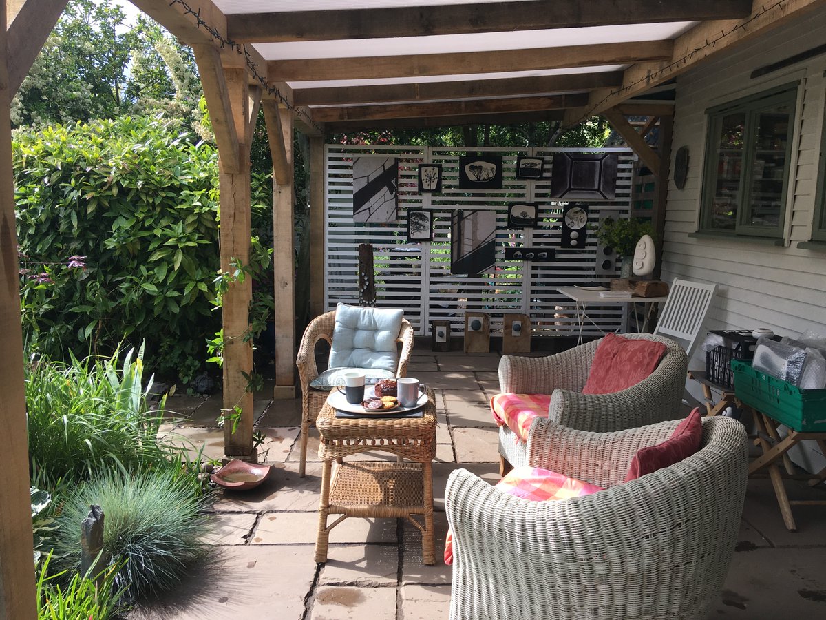 rgibsonceramics's tweet photo. A sneak preview of garden and studio awaits the winner of my Spring Raffle #ceramics #raffle #Shropshire #Shrewsbury #artists #ceramicartist #pottery #coboven #gardening https://t.co/jhLihanM0n