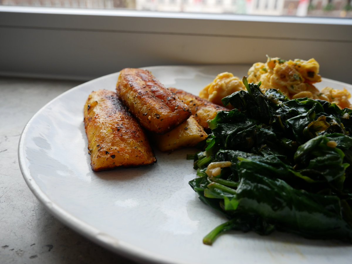 SmearedApron's tweet photo. #schnell #simple evening delight! Grilled sweet plantains with scrambled eggs & garlic spinach. Nothing fancy, but oh so tasty. (That's how I like it ๐๐) #foodie #food #foodjunky #healthyeating #smearedapron #lecker #immeressen #grabyourfork #foodlovers #dontcrowdme #bloglovers https://t.co/3hBXAWutiV