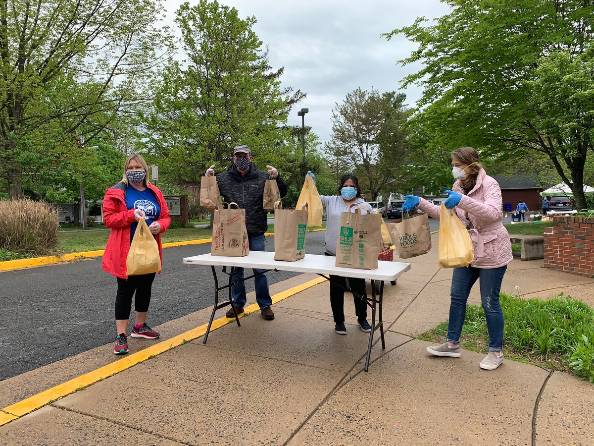 BarcroftLibrary's tweet image. Partnerships in action! Thank you Barcroft PTA. #TeamBarcroft #APSGetInvolved @VPLiaison @APSVirginia @BarcroftEagles @krumbiegelgirl @laurakcooke @CISBarcroft @judy_ab