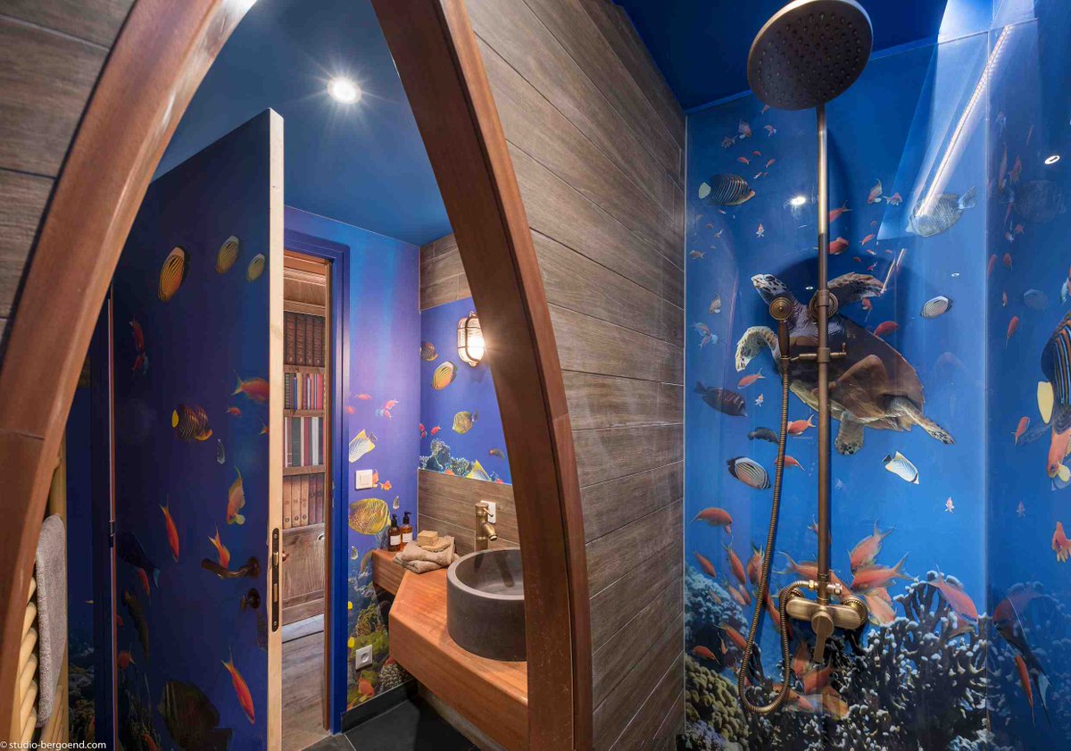ludobisc's tweet photo. Pour se confiner en famille (quand cela sera possible !) les nouveaux cottages thématisés de #CenterParcs en #Moselle sont magiques ! Chambre de chevalier, mur d'escalade et salon digne d'un conte de fée, du jamais vu... Lire ici : https://t.co/MeI550bylJ https://t.co/MzclLJCEOI
