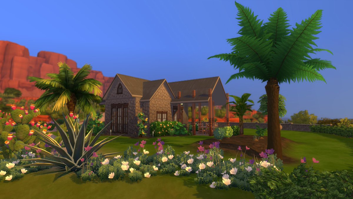 The back garden of a small Sims 4 cottage in the deserts surrounding StrangerVille,