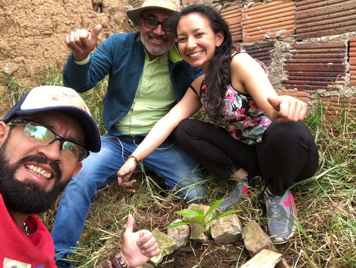 CasaConciencia's tweet photo. CONCIENCIA AMBIENTAL
Hoy día de SIEMBRA (consciente y responsable)  de árboles en Colombia devolvámoslas a la tierra un mínimo del daño causado. #EcaCreciendoJuntos #EcoGranjaSantaInés #Siembra2020 #FundaciónAnaCeciliaNiño #ElLegadoDelRoble #MagicHumans #IngDiMo posteemos VIDA https://t.co/LBoHZKhSjA
