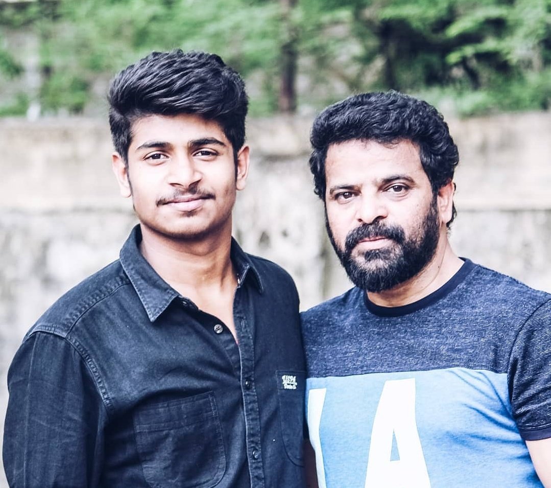 5rikash's tweet photo. நானும் சித்தப்பாவும்😎😎 https://t.co/9BnIeDDObv