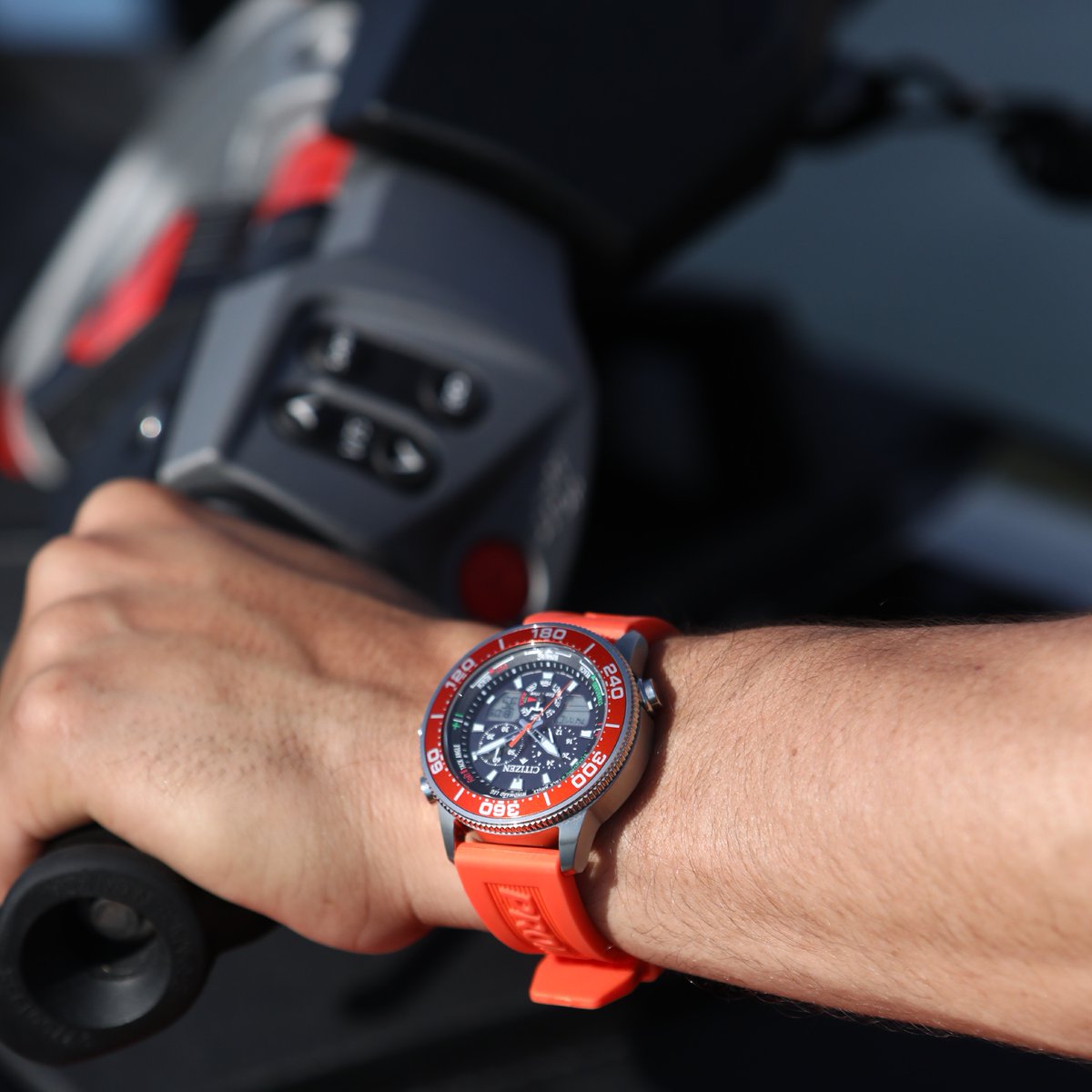 CitizenWatchUS's tweet photo. Improve your mobility and your mood with a burst of brlliant color: the all-new Citizen Promaster Sailhawk with a bright-orange polyurethane strap. #MyCitizen #CitizenWatch #CitizenPromaster #GoStronger #EcoDrive #EveryCitizen #colorpop https://t.co/Gx7FHpKNKX