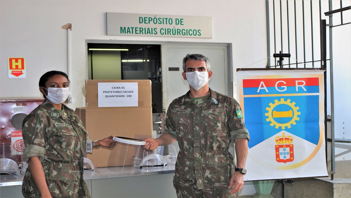 exercitooficial's tweet image. Arsenal de Guerra do Rio projetou, produziu e entregou máscaras "Face Shield", com o apoio da Associação de ex-alunos do Instituto Militar de Engenharia (Alumni-IME). dlvr.it/RVhlfD #BraçoForte #LutaremosSemTemor