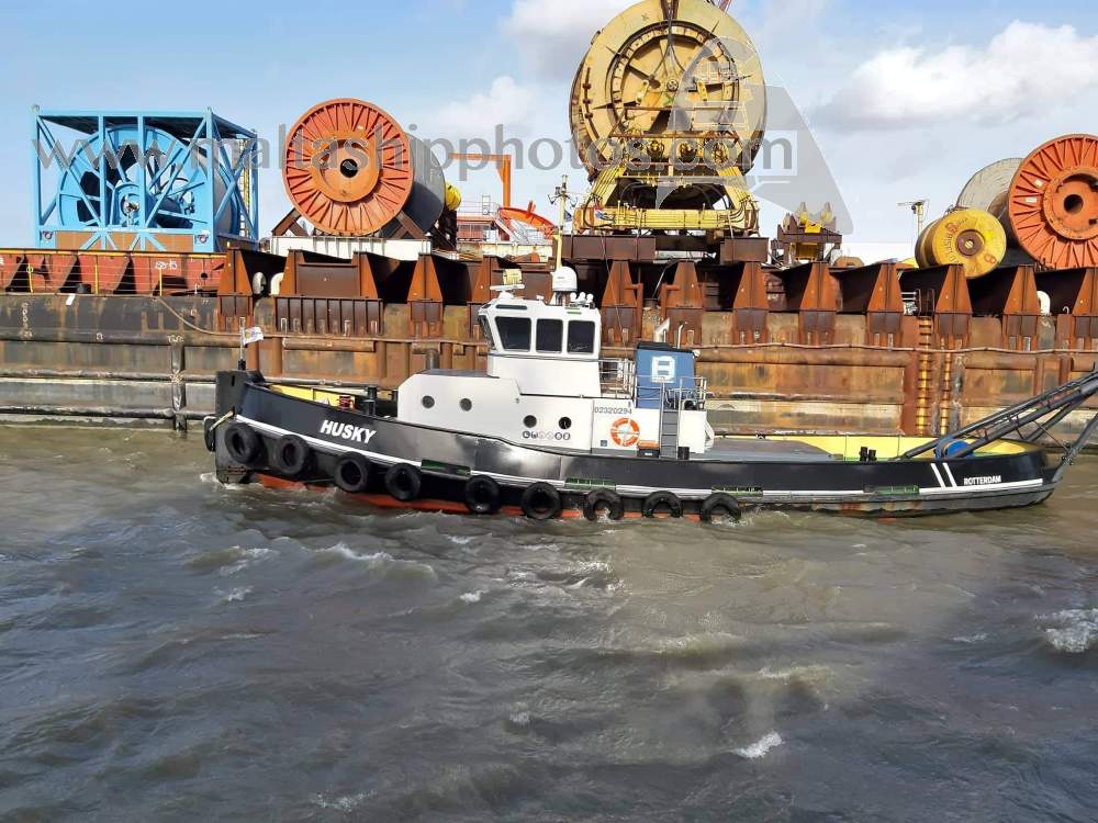Thanks for the mention! Shipguru: #Dutch #inland #tug #HUSKY passing by #Saipem #barge #S44 at #Rotterdam, #Netherlands - 18.01.2020 - maltashipphotos.com ShipsInPics worldshipsoc TUGSPOTTERS