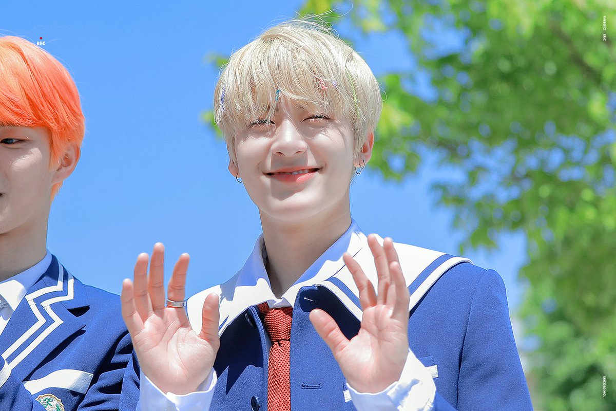 ERICORDING's tweet photo. 190502 블룸블룸 일주년 +1
#THEBOYZ #더보이즈 #ERIC #에릭 #손영재 https://t.co/5UtGkSbR6Z