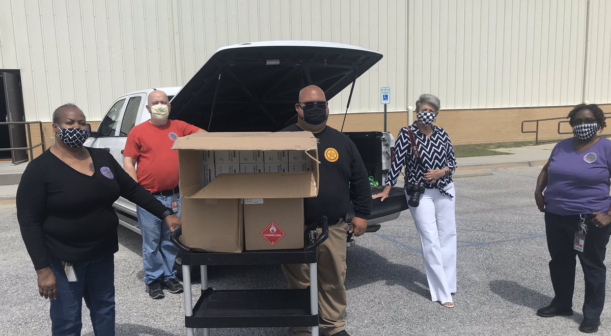 TheoLane13's tweet photo. The @DukeEnergy #Covid supply drop (sanitizer & masks) done in #WilliamsburgCounty. Great friends & great food in #Kingstree , SC. Thanks to #EMD , #SheriffsDept , #KingstreeNews for all you’re doing ! #WeAreDE #StaySafe https://t.co/SoD4q3S6q6